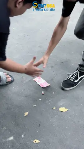 Siapa yang Sering Kaygini hayo?😝😂😂#fy #nemuuangdijalan #lucu 