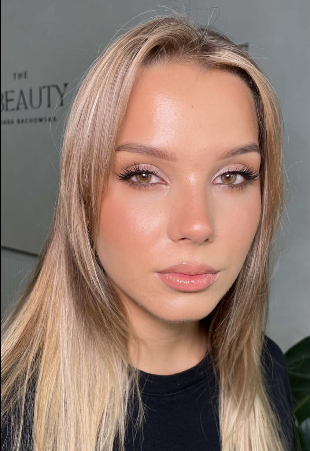 Stunning 🔥✨ #makijazwroclaw #cateyes #makeuplook #glowmakeup #szkolenia 