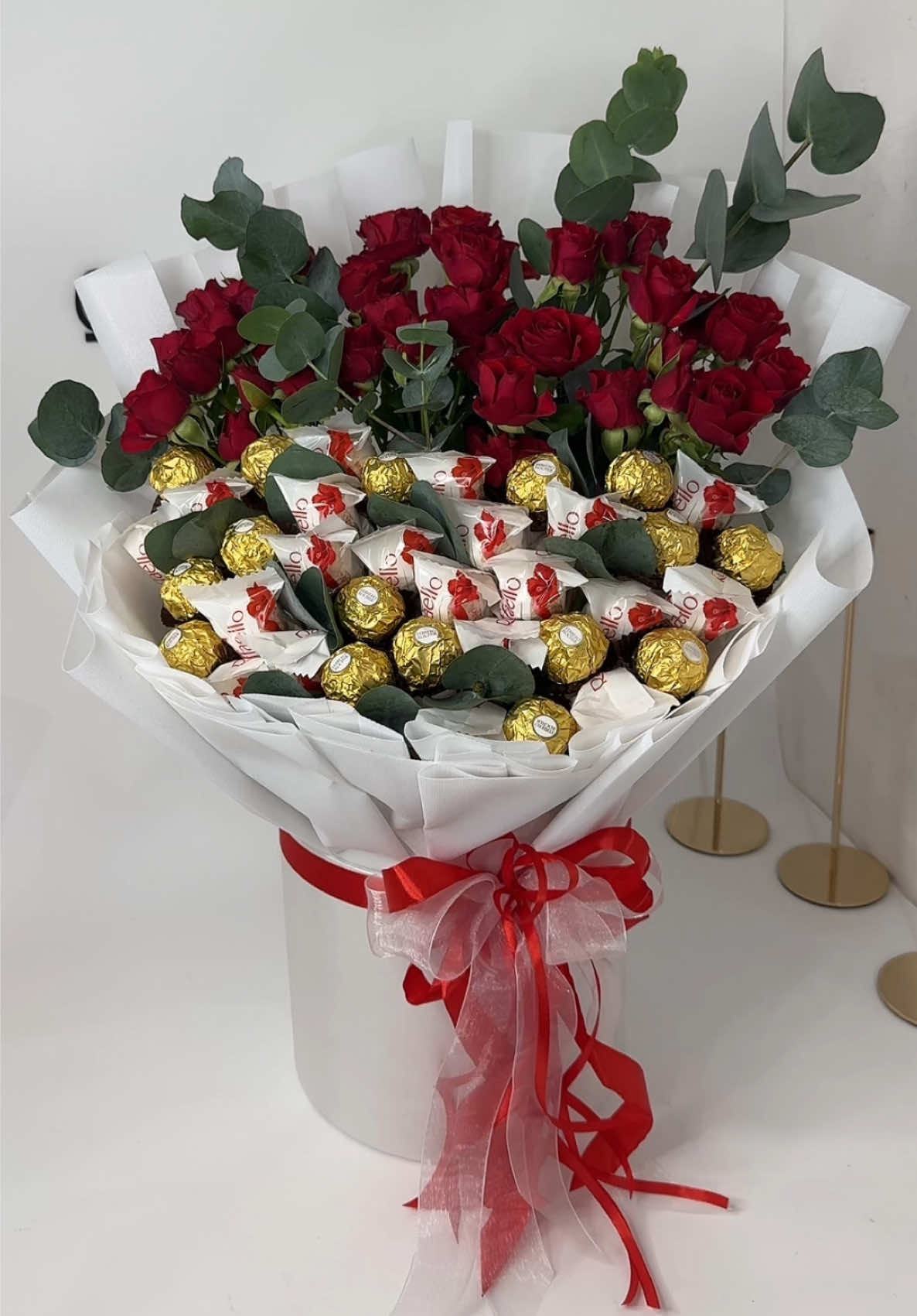 Букетик з живими квітами 🌹#рекомендації #наденьнародження #креативніподарунки #букетизцукерок 