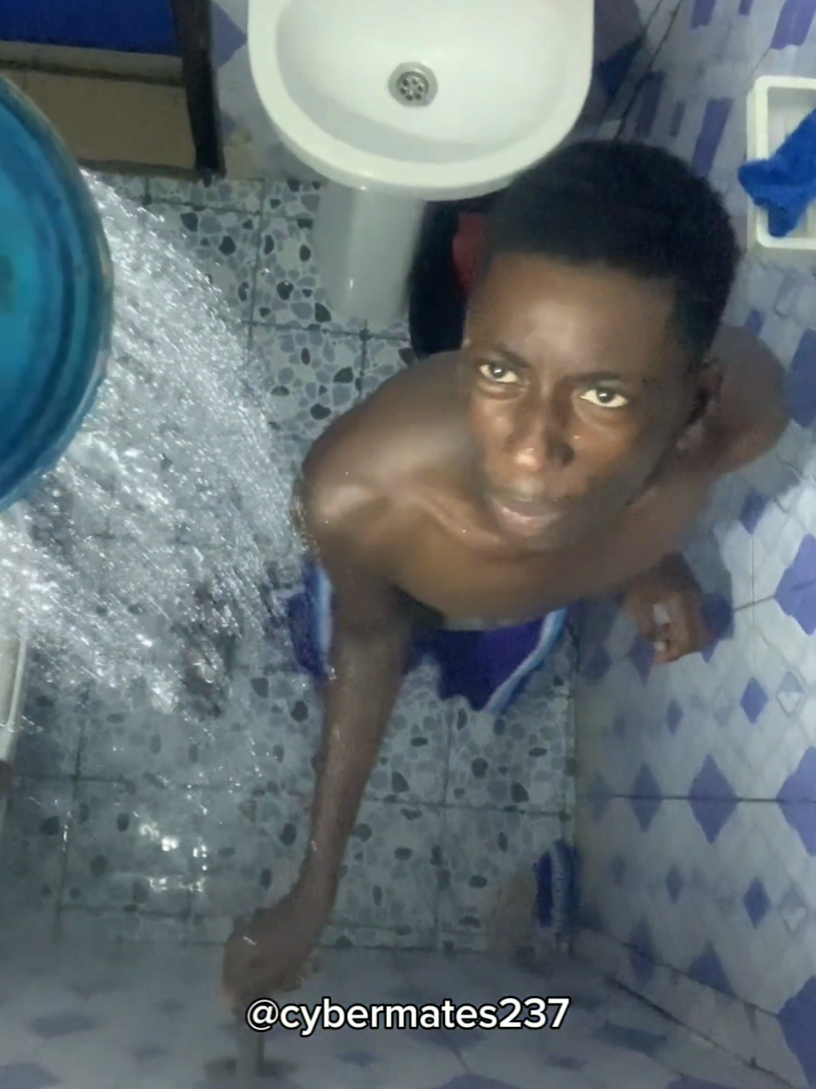 Shower Athletes 🚿😆🤣We for cold weather @Kh£ñan  #jesterathletes #cameroontiktok🇨🇲 