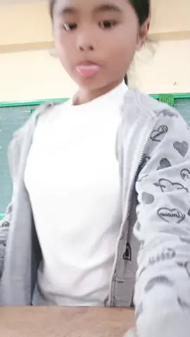 banat ml lab 😂@C  #prankingtgeviewerswiththisemoji