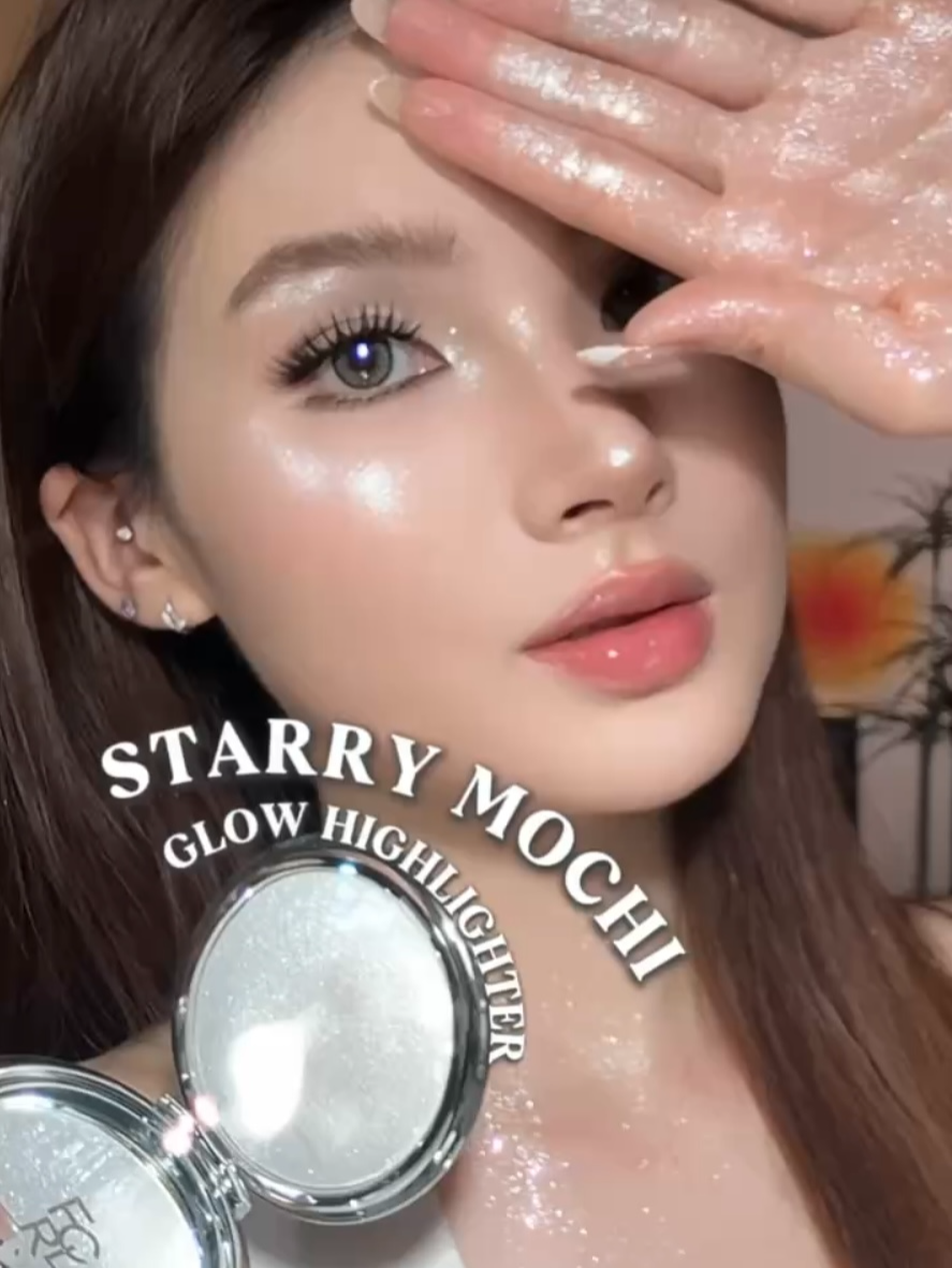 Highlight = instant glow! 🌟 Perfect touch biar makeup kamu makin on point. #focallure #focallurebeauty #focallurebeautyshow #highlighter #DareToBeTheHighlight #slimehighlighter