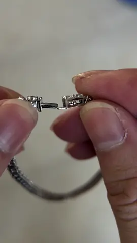 Is this lock secure?#sonjewelry #jewelry #luxury #diamond #labgrowndiamond 