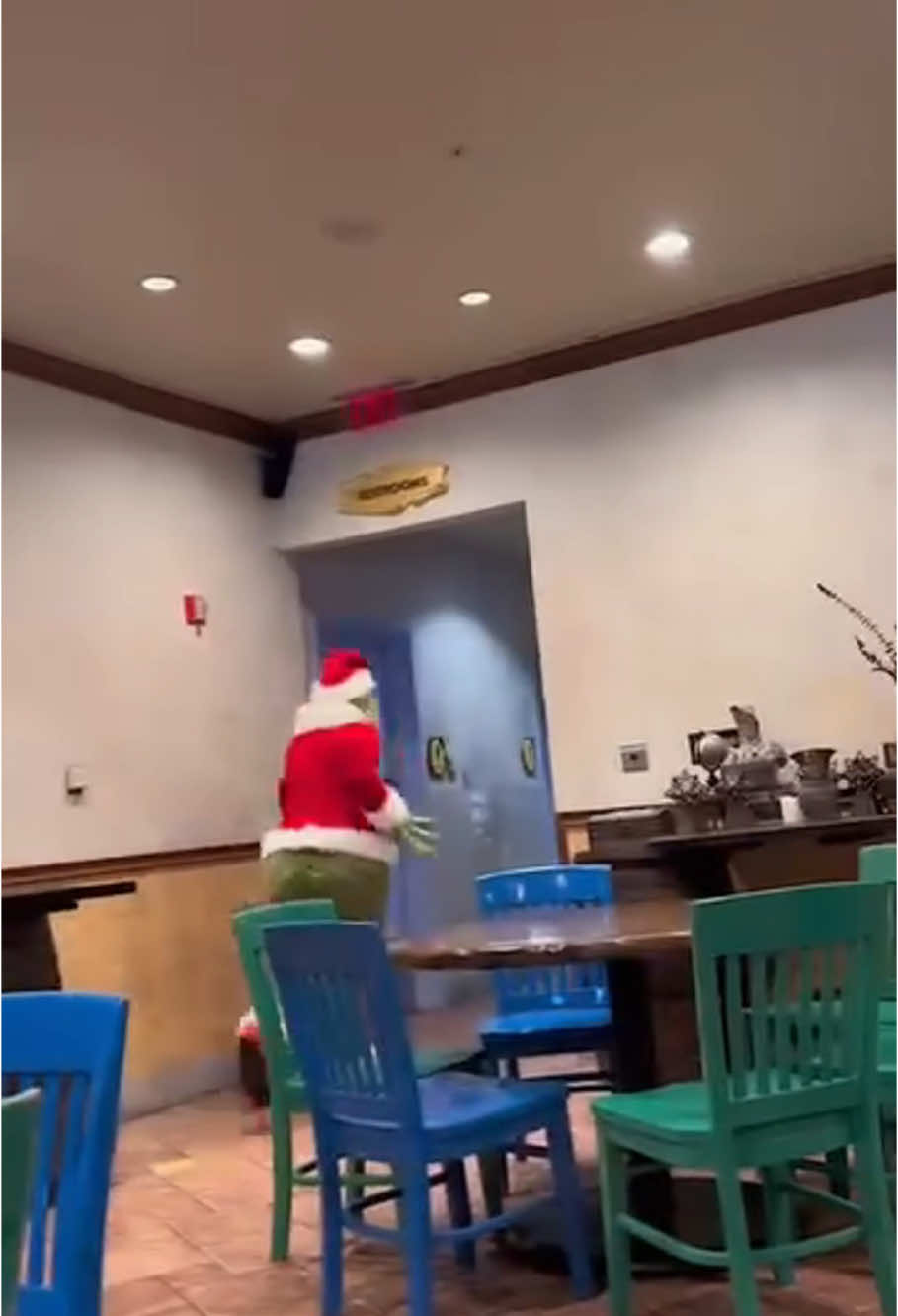 Funny Grinch🤣💚🥰#Foryou #funny #funnyvideos #funnytiktok #happy #universalstudios #grinch 