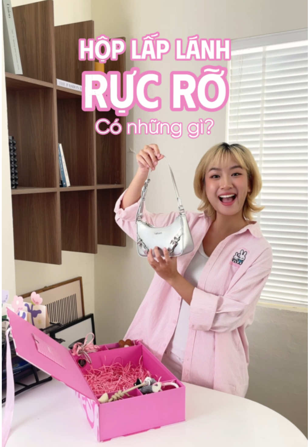 Nhìn cách unbox là biết cổ ưng hộp Lấp Lánh Rực Rỡ cỡ nào luôn ýyy 💕  #LESAC #Luonlaplanh #quatang #trending #fyp