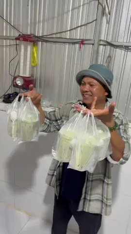 Buổi chiều thì bất ngờ anh Đại Gia vượt hàng trăm cây số đến nhà 5 bé mồ côi làm điều nầy   #QuangPhamCanTho 