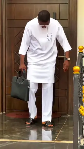 Senator outfit that makes statements and gives you the impression and attention you deserve💯🛍️ #fyp #tiktokviral #fashioninspo #fashiondesigner #menfashionstyle 