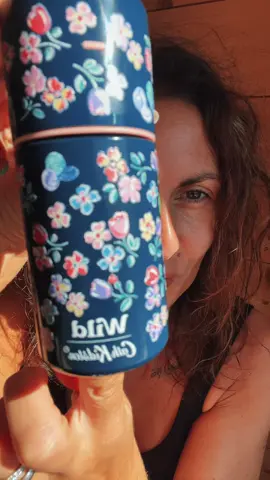 Hey ! Tu connais la marque @Wild Refill ?? Non ?? Impossible !! La Jen te dit tout :  On a encore révolutionné le déo. Découvrez leur tout nouveau Roll-on à séchage rapide. Il est composé à 95 % d’ingrédients d’origine naturelle, offre 24 h de protection et une triple action anti-odeurs. Ah, et comme leur stick déo, il est sans plastique à usage unique, et ses recharges se biodégradent plus vite qu’une banane. ✅ Sans alcool ✅ Sans parabènes ni phtalates ✅ Végan et certifié Leaping Bunny ✅ 95 % d’ingrédients d’origine naturelle ✅ Fini invisible Alors tu vas sur le site, tu choisis ton étui, ton parfum et c’est parti !! GO GO GO !! Et surtout tu n’oublies pas mon code réduction LAJEN 🎁 En partenariat avec WILD 🫶🏼 #wild #ecologique #deo #rechargeable #produitoffert 