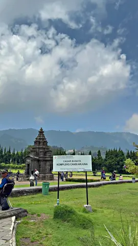 #candiarjuna #diengplateau #negeriatasawan #banjarnegara #couplegoals 