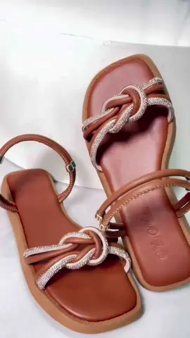 ✨ ESTILO E CONFORTO EM CADA PASSO! 👡 RASTEIRA PAPETE FEMINA COM NÓ ESTILIZADO E BRILHO ✅ UNIÃO DE ELEGÂNCIA E PRATICIDADE ; ✅ TOQUE SOFISTICADO AO LOOK SEM ABRIR MAO DO CONFORTO ; ✅ PALMILHA MACIA PARA MAIOR CONFORTO ; ✅ SOLADO LEVE E ANTI DERRAPANTE ; ✅ COMBINA COM QUALQUER LOOK.  APROVEITE LINK NA BIO 😍👏 #achadinhosmk #SANDALIAFEMININA #SANDALIARASTEIRA #SANDALIAORTOPEDICA #campeadevendas 