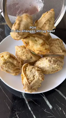 Sepertinya aku bukan termasuk istri yg tepat. Mohon maaf 10rb baru dapet tepungnya aja. 🥲#cemilansimple #resepcemilan 