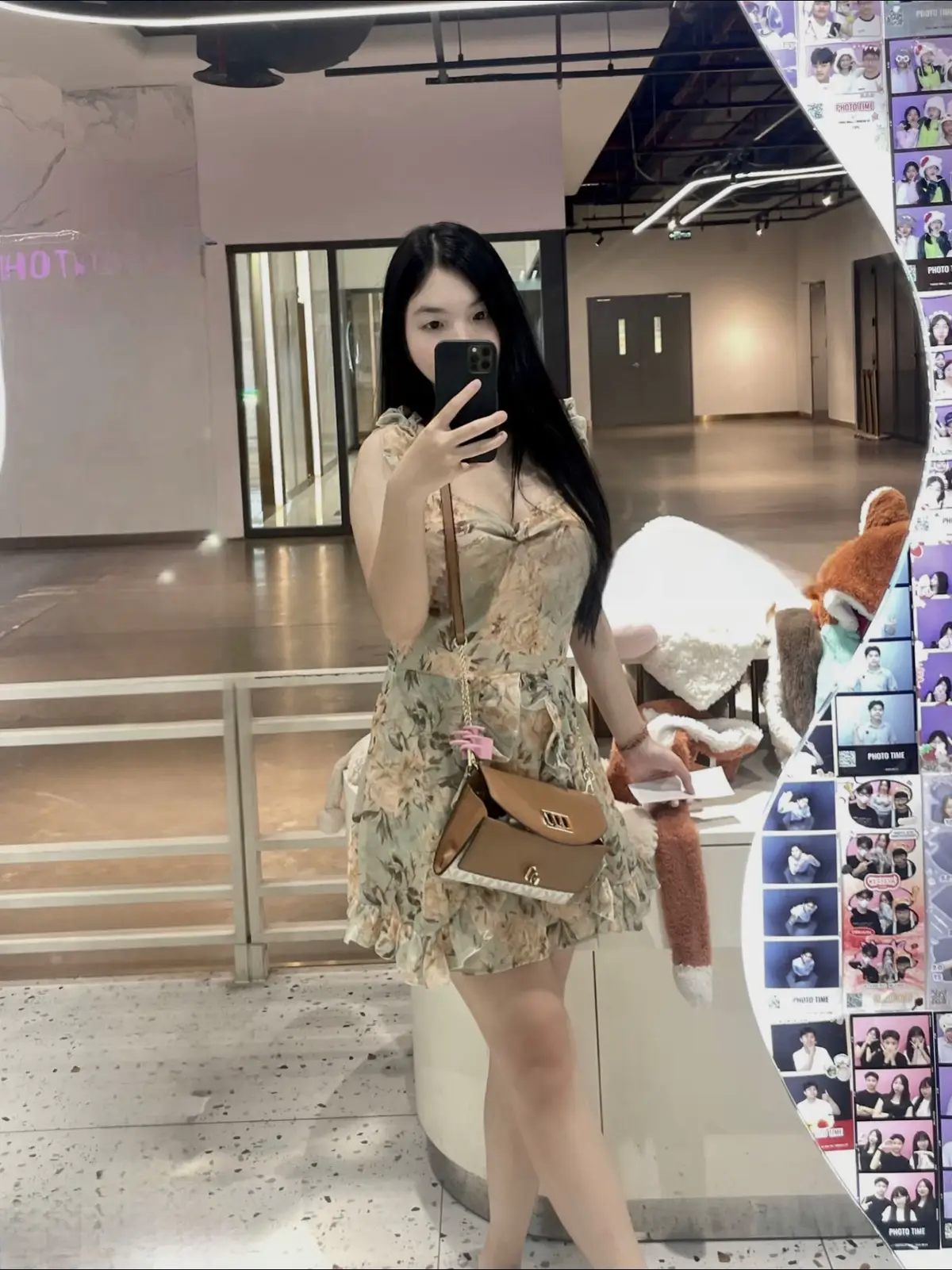 Em là bí mật anh không thể nói, cũng là tiếc nuối anh không buông xuống được.