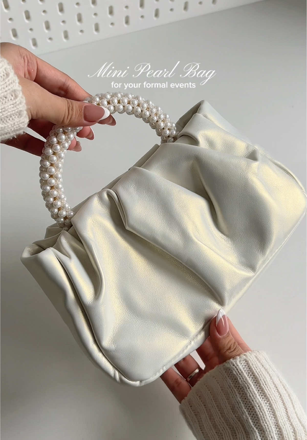 mini bag for your formal events #minipearlbag #pearlbag #bagforbridesmaid #classybag #bagforwomen 
