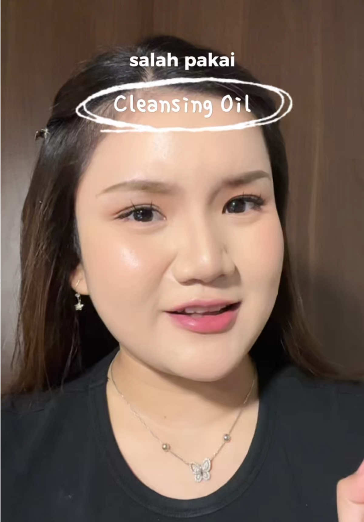 Emang bener kalo double cleansing pake cleansing oil jauh lebih efektif karena bikin kulit bersih maksimal, dan ini rekomendasi cleansing oil Skintific yang texturenya watery jadi ga ninggalin residu & non greasy! ✨🥇😍 #cleansingoil #deepcleansing #doublecleansing 