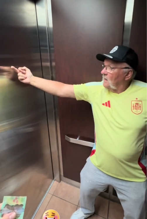 A father son prank 🤣🤣🤣#prank #funny #foryou #tiktok #fun 