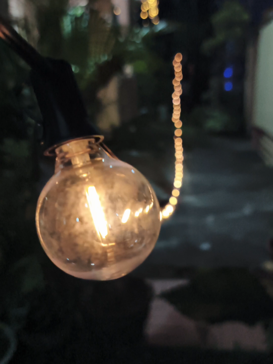 grabee ang taas.. tipid na solar pa!  #solar #solarbulb #light #gardenlights 