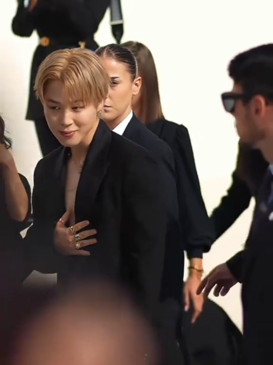 #jimin #dior #parisfashionweek 