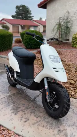 Piaggio Typhoon 70cc 🛵✨ 12 seconds of pure detail — front, back, and side, all captured clean. Black & white combo, powered by the Yasuni R exhaust. Not built for screaming revs, but for that steady ride with a fresh look. #piaggio #bikelife #rap #clips #scooter 