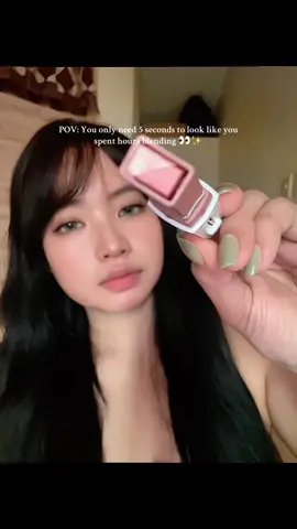 Stop blending for hours… this stick gives you smokey eyes in seconds 🔥 Waterproof, long-lasting, and beginner friendly!” #MakeupTrend #EyeshadowStick #MakeupTips #ViralFinds #EasyMakeup 