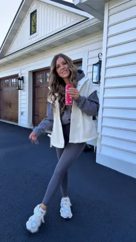 Hello cute sports mama. 🏈⚽️ Grab the fit and get going girls.  #amazonoutfit #sportsmom #outfitidea #OOTD #Lifestyle 