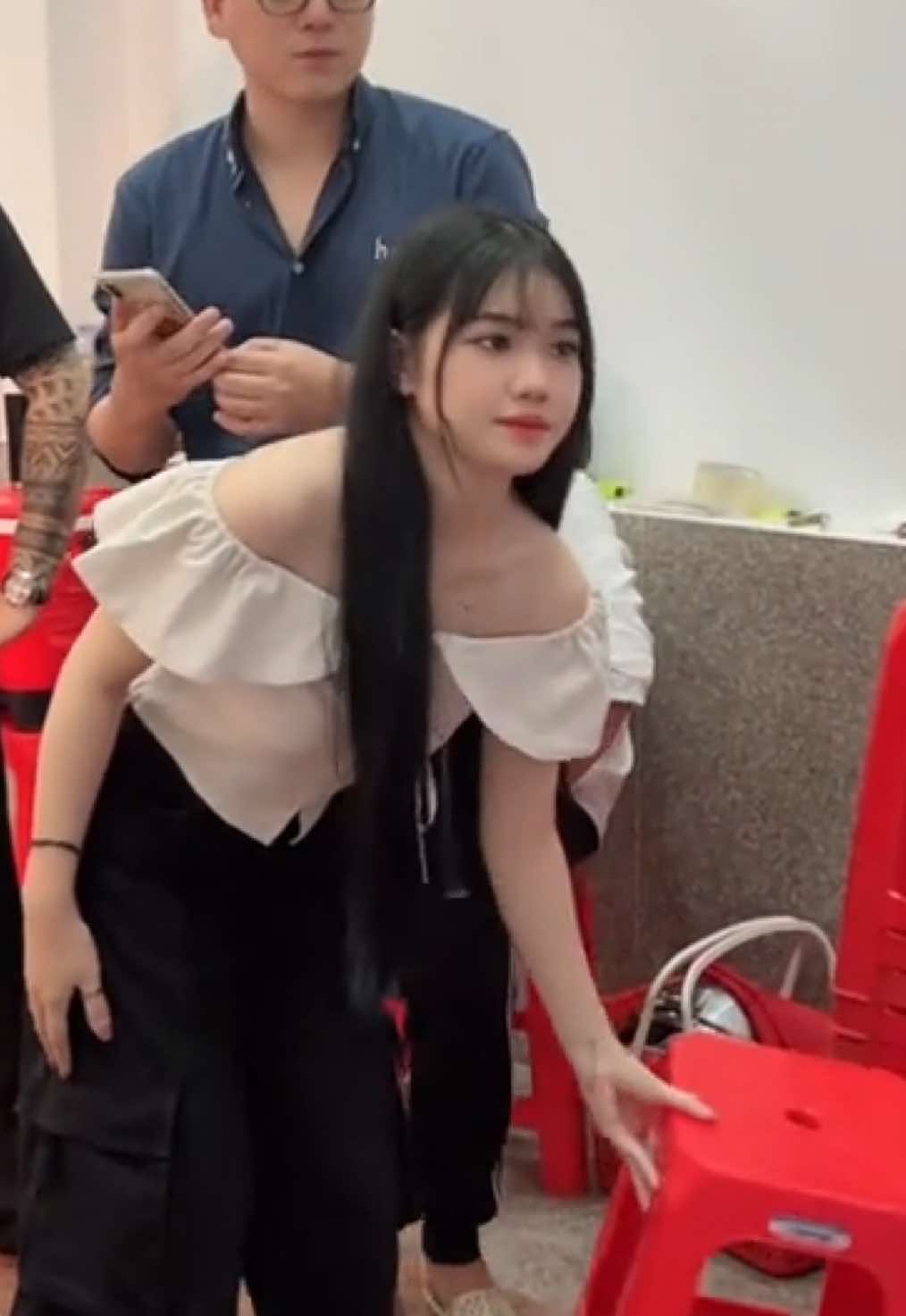 Bé ghé Dâng Hương Tổ Nghiệp tại cty #htmentertainment @𝐃𝐮̛𝐨̛𝐧𝐠 𝐀́𝐢 𝐕𝐲 @HTM Entertainment @Dương Ái Vy 