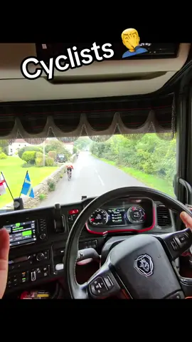 A little bit of courtesy on the road wouldn’t go a miss. 💯 #fyp #cyclist #trucker #overtake #courtesy 