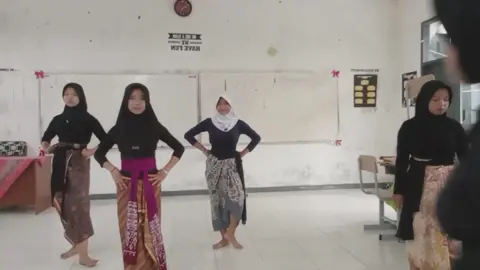 join lagiii😍🤭#trending #trend #viralvideo #tiktok #fyppppppppppppppppppppppp #anaktari #ekskultari #like #girls #masukberanda #lewatberanda 