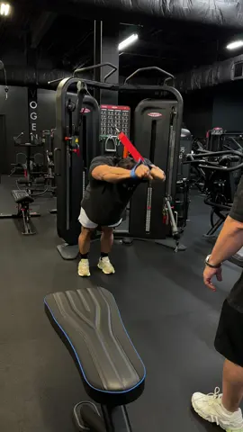 Don’t forget to do Overhead Extensions to hit the long head of your tricep 💪🧬 #evogen #workout #gym #mrolympia #training