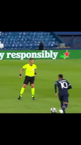 #footballtiktok #fyt #videoviral @football skills ⚽⚽⚽✌️ 