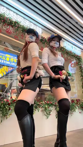 老板说点赞破五十万 微信送你们 #Abracadabra舞蹈挑战 #abracadabra扭胯舞 #abracadabra #大长腿 #潮流舞蹈大赛