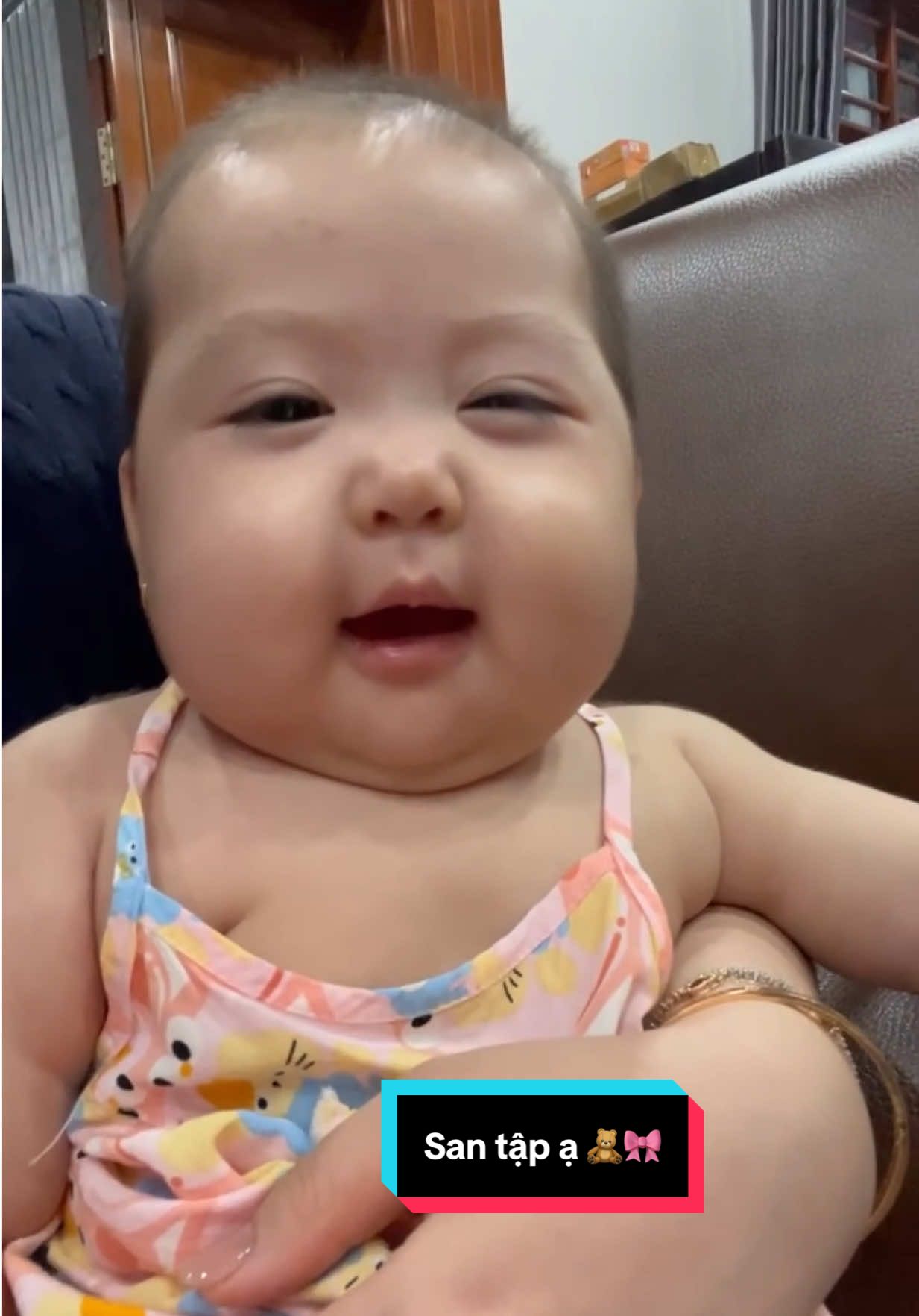 cô chú nhớ con chưa?? 🥰 Cíu cíu con, mẹ con bắt ạ hoài 😤😒