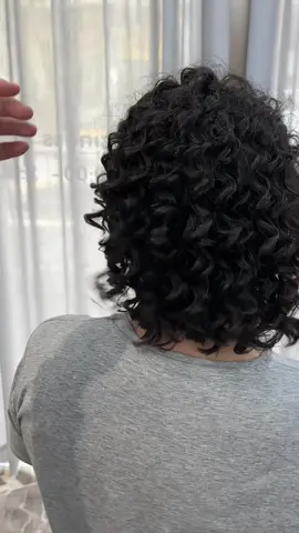 Tóc ngắn uốn hippie có đẹp không #uonhippie #uonxoansatchan #uonxoanmi #salondongphuong #xoanbung 