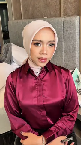 Graduation Look for Ms. Rose 🌹  Makeup Artist Surabaya and Travel Contact in my bio for booking information 📩 #graduationsurabaya #makeupgraduation #makeupgraduationsurabaya #muasurabaya #makeupartistsurabaya 