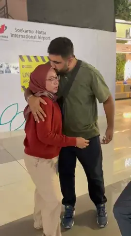 The funny thing is I’m smiling when I saw you coming and I’m crying when you back in the same place…  See You soon May Allah take care of you and our family while we not together…. Love You Pak suami @azadsultan3 🤗🫠🫂❤️ #dubaiindonesia🇦🇪🇲🇨🌹🤗 #mixmarried #airport #flight #husbandandwife 