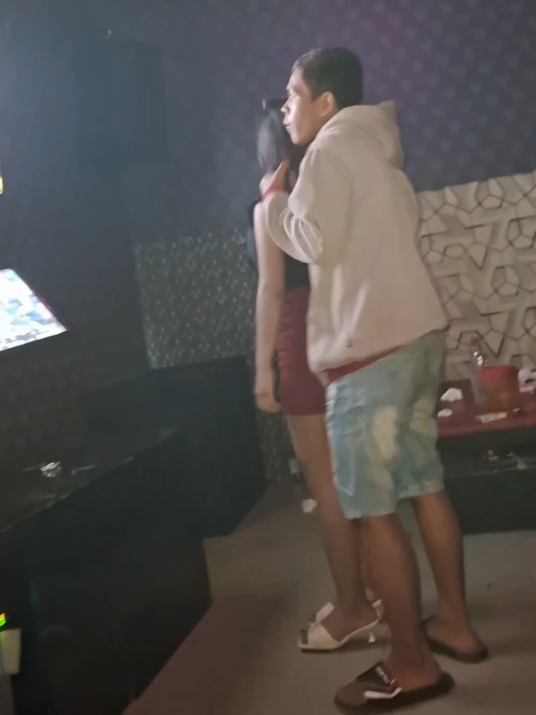 mbak LC gari cekelan mpek tok #fyppppppppppppppppppppppp #peluklc #karaoke #kokop #ciumlc 