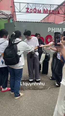 Sơn.K đi duyệt ls3 được fan yêu thương đợi ảnh và tặng quà #SơnK #anhtraisayhi #xuhuong #fyp 