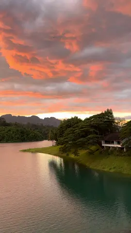 ท้องฟ้าสวยจังวันนี้ 🧡 #ท้องฟ้า #พระอาทิตย์ตก #สตอรี่ความรู้สึก #เพลงเพราะ #ขับรถฟังเพลง 