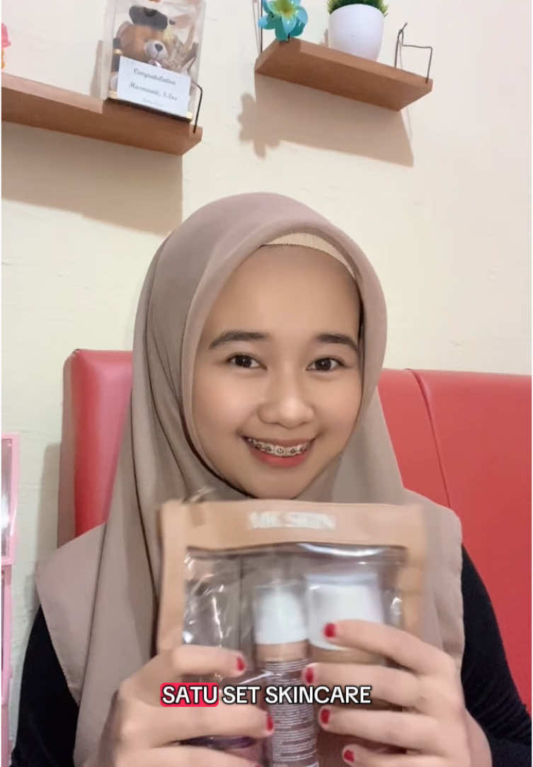 Skincare yang bikin auto glowing✨🤩 @MK SKIN TEAM @maharani kemala #MKSKIN #CantikTanpaBatas #mkskinjourney #WhiteningSeries  #MKSKINwithSulawesi  