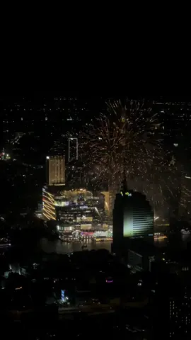 ใกล้ถึงปีใหม่แล้ว🎆 #fyp #bangkok #thailand🇹🇭 #skywalk #kingpowermahanakorn 