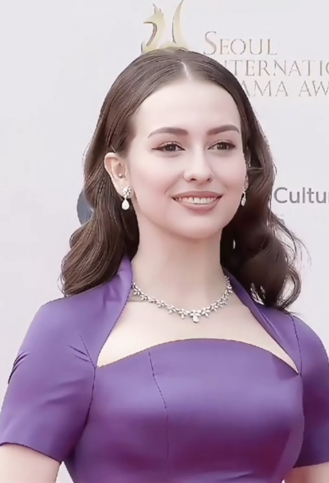 annaaa congrats!! you’re shining so bright!!! the moment they called ur name as “Actress Anna Jobling” made me cry proud tears never thought i’d still be here following you till now. always here rooting for you, forever💜 #annajobling #seouldramaawards #sda2025 #foryou #malaysia 