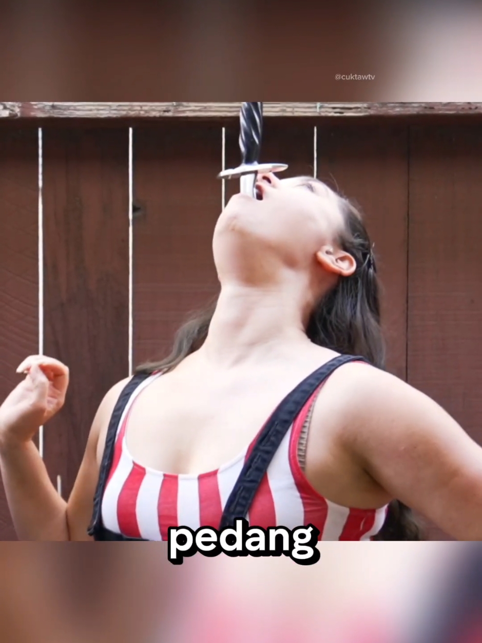 Bagaimana pesulap menyembunyikan rahasia menelan pedang?
