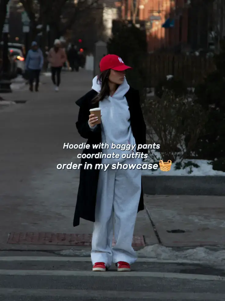 Hoodie with baggy pants fashion style outfits. #foryoupage #creatorsearchinsights2025 #OOTD #trendyoutfit #hoodiepantscoordinates 
