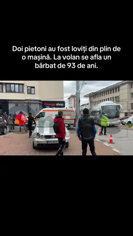 Doi pietoni au fost loviți din plin de o mașină. La volan se afla un bărbat de 93 de ani. #accident #varstnic #batran #suceava #pietoni 