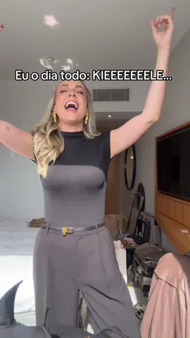 Eu o dia todo: hahahahaha 