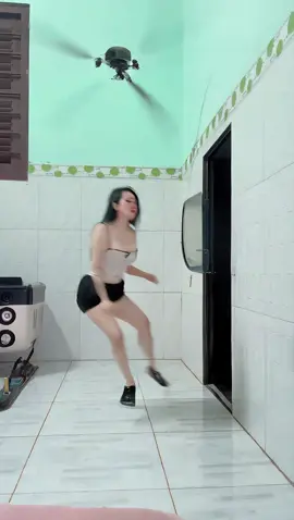 ra cửa ko thấy máy bay quay dô hả trời🙄