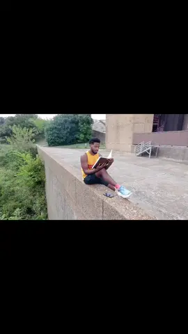 Music or NoMusic? Comment Thoughts Below👇🏿 Running has been an incredible addition to my life! I started my fitness journey to combat my low self esteem AND to secure a better future for my body! Journaling my runs helps me stay in tuned with myself!! The 