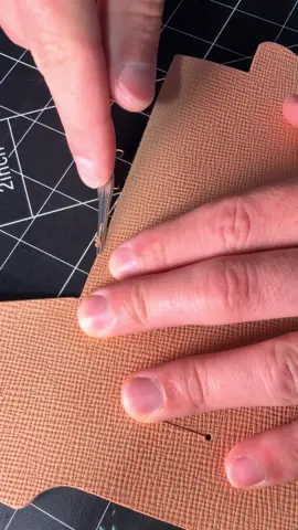 Edge Bevelling #sinabroks #leatherasmr #leathercraft #leatherwork #crafttools  