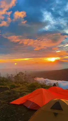yang indah pemandangannya bukan kenangannya#fyp#fyppppppppppppppppppppppp#sindoro#sumbing#mountain 