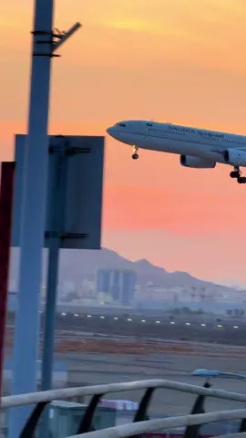 Jeddah Airport Saudi Arabia | Flight landing Video | Plane spotted #foryoupage #foryou #trending #jeddahairport #saudiaairlines 