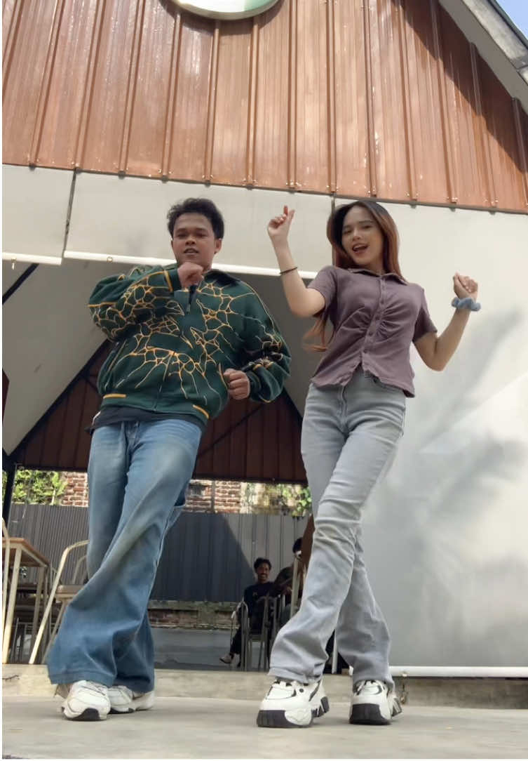 cung yg udah hapal dc kita yg ini 🙌🏻 @zahh #pacarlimalangkah #dance #dctrend 